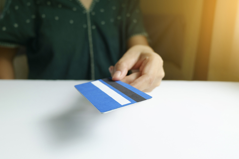 Может ли возникнуть задолженность по неиспользуемой кредитной карте?
